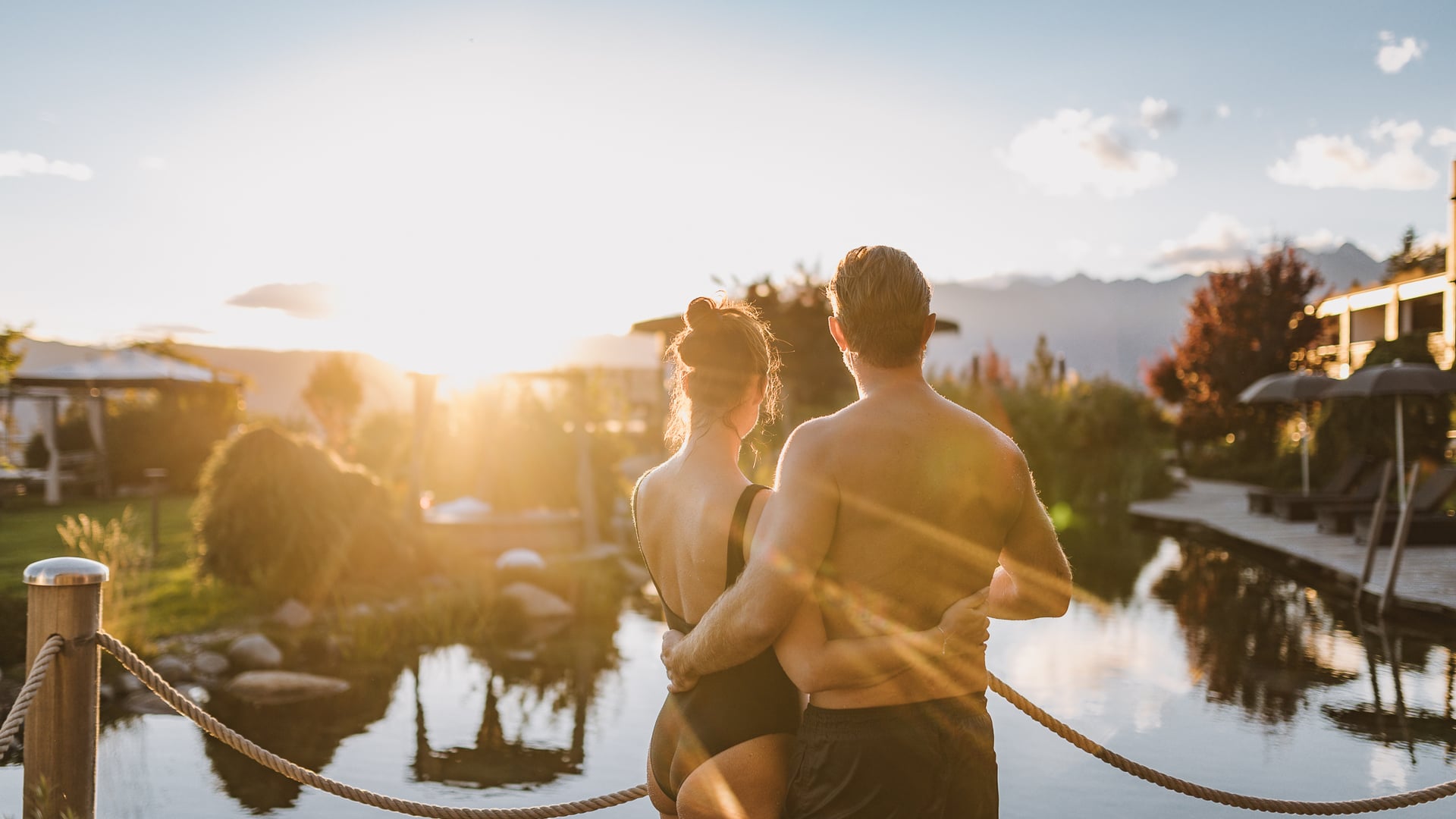 Naturbadeteich im 5 Sterne Wellnesshotel Südtirol, Mirabell bei Meran