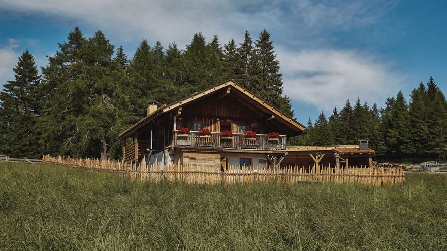 Experience the M Alm with host Michi.