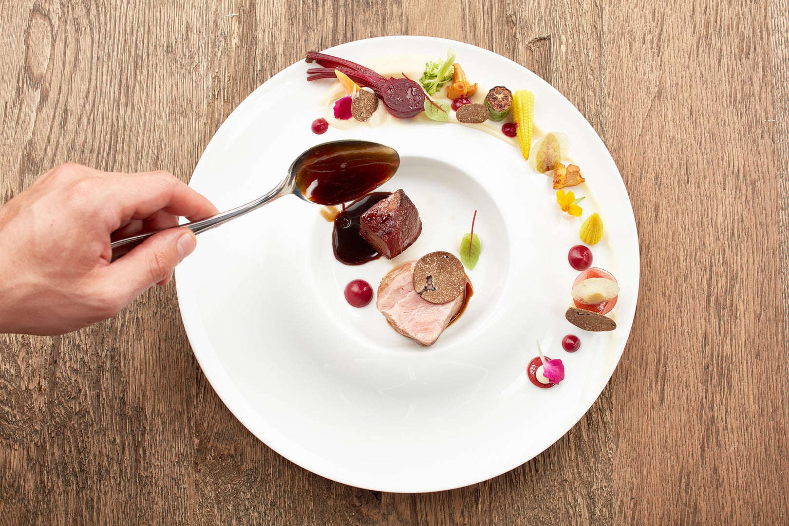 From breakfast to à-la-carte dinner: what a day of indulgence at Chalet Mirabell tastes like