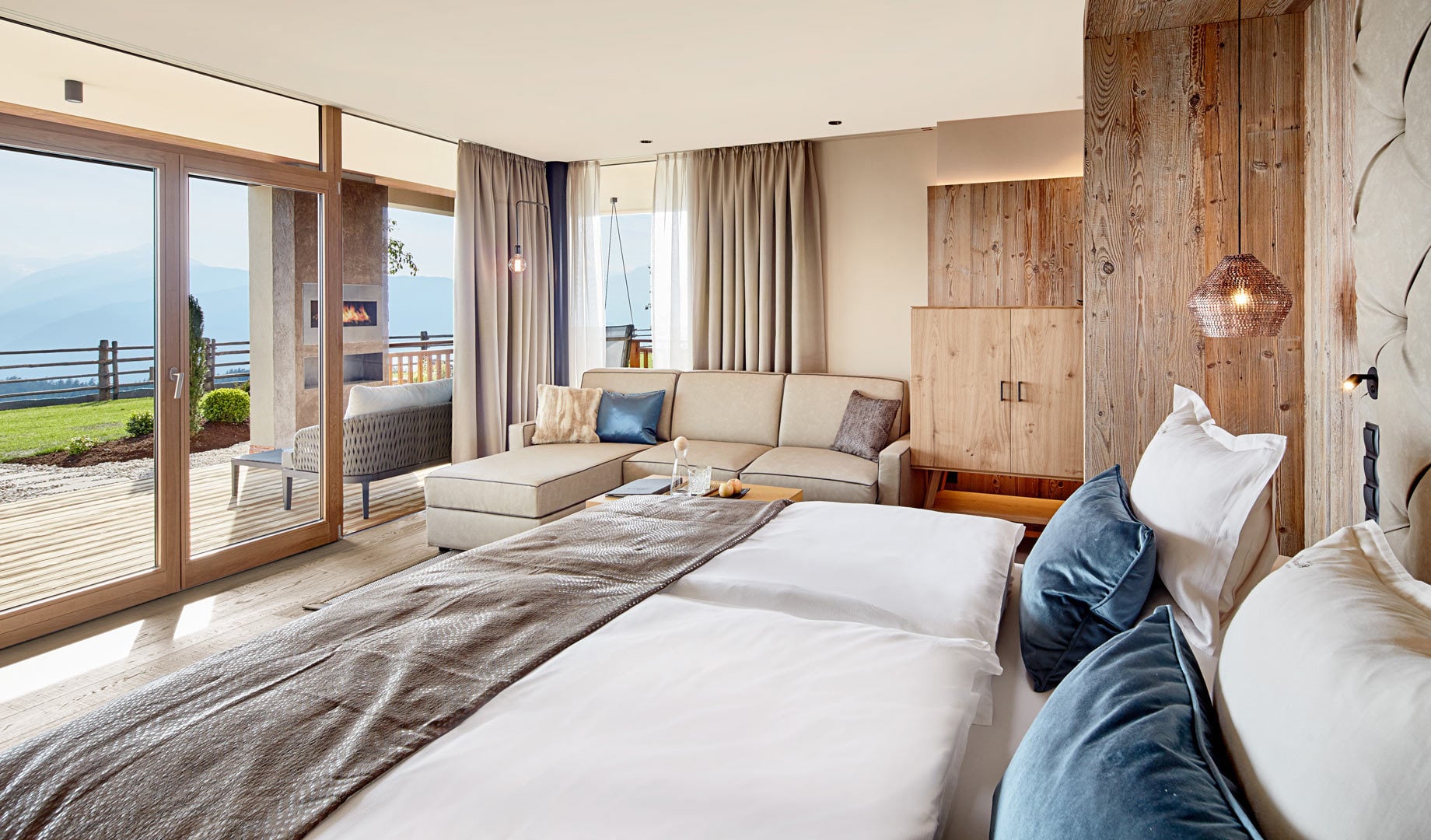 Garden_Family_Suite_with_Sauna_with_Jacuzzi_Mirabell_Hafling